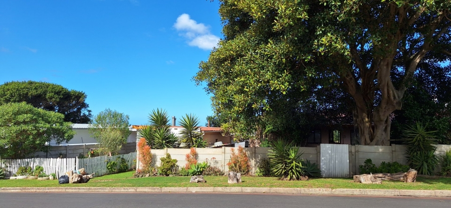 4 Bedroom Property for Sale in Stilbaai Oos Western Cape